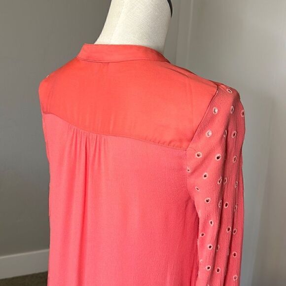 LC Lauren Conrad  Eyelet Blouse - Picture 7 of 10